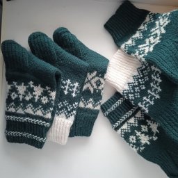 Узор с елочками и оленями для носков