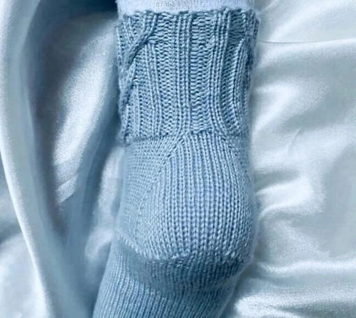 Интересный вариант носков спицами