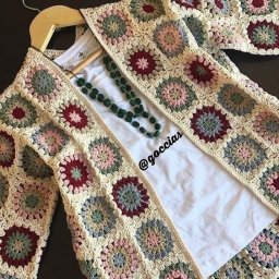 Жакет из квадратных мотивов