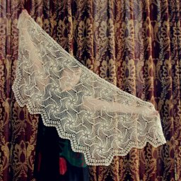 Ажурный палантин для тех, кто любит красивые аксессуары