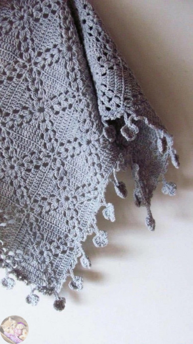 Шаль из мотивов, связанная крючком &mdash; искусство, собранное по кусочкам