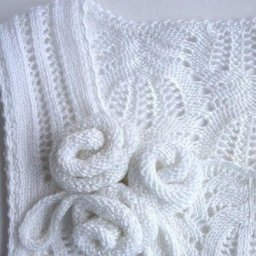 Делаем красивую розочку из вязаного полотна