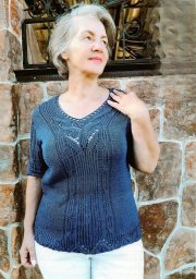 Синяя футболка спицами