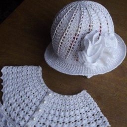 Комплект для девочки, связанный крючком