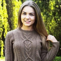 Нежный пуловер с фантазийным узором, вяжем спицами