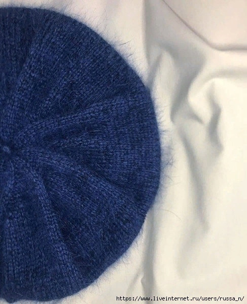 Берет, связанный спицами по кругу Берет, связанный спицами по кругу