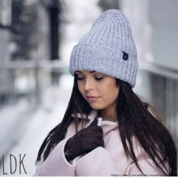 Шапочка на весну спицами