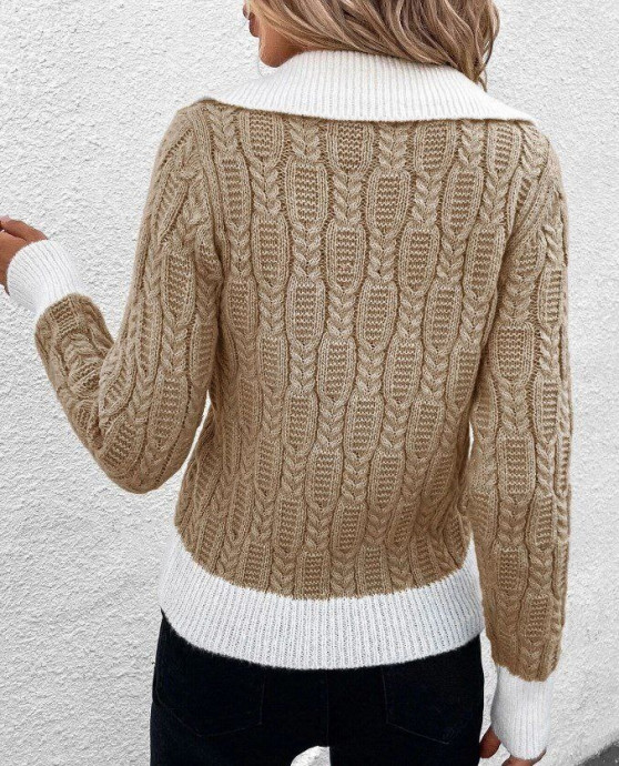 Бежевый пуловер, связанный спицами