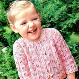 Розовая кофточка для девочки