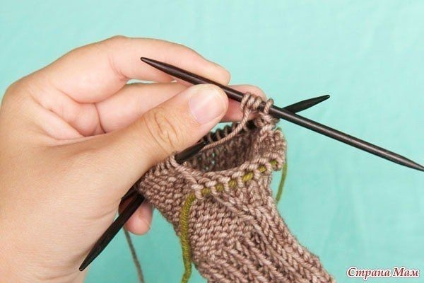 Вязаные спицами варежки Sydnmaa