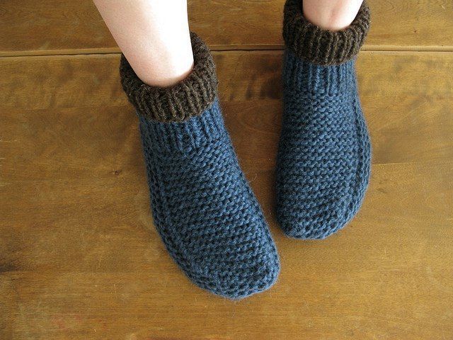Теплые носки, связанные на двух спицах