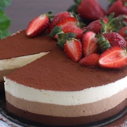 У нас сегодня сразу 12 именинниц!