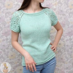 ​Ажурная кофточка с рукавами, связанная спицами по мотивам модели от Drops