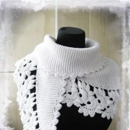 Красивый бактус с ажурной отделкой