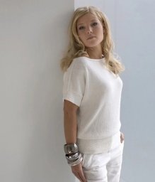 Белая женская футболка из Rowan Classic Bamboo Soft