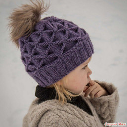 ​Шапочка, вязанная узором "Эффект клоке"