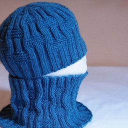 Стильные шапочка и снуд спицами