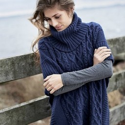 ​Пончо с аранами и узором из «кос»