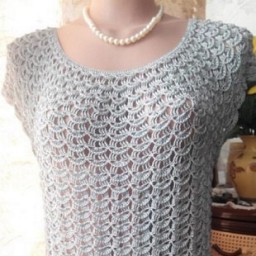 Вяжем ажурный топик крючком