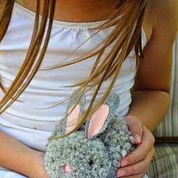 Кролик из пряжи - чудесная игрушка за считанные минуты