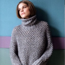 Женский свитер с узором "Шиповник"