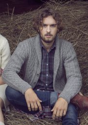 Мужской кардиган спицами с узором из ромбов