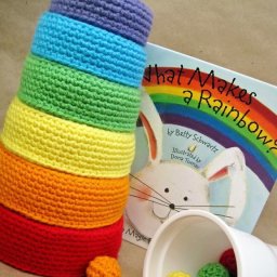 Вяжем развивающую игрушку для малыша!