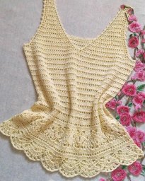 Очень симпатичная маечка крючком