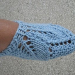 Симпатичные следки спицами