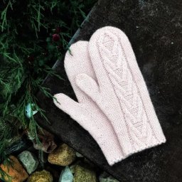 Изящные варежки спицами
