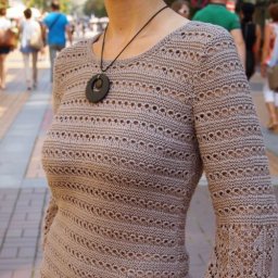 Необычный пуловер спицами