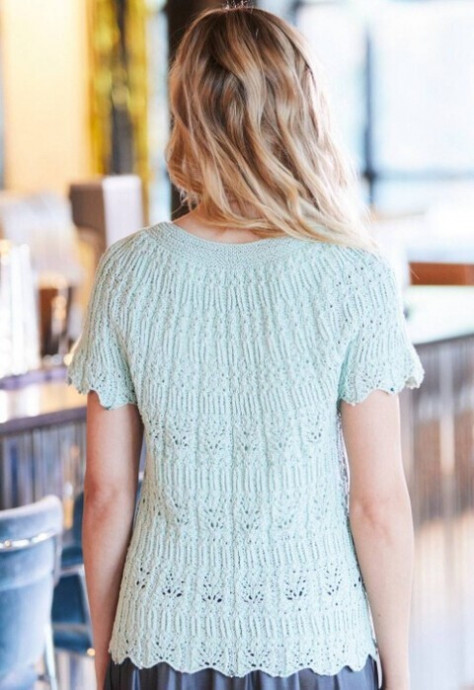 Кофточка с круглой кокеткой