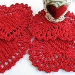 Вязаные подставочки-сердечки