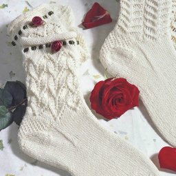 Нежные носочки с розой