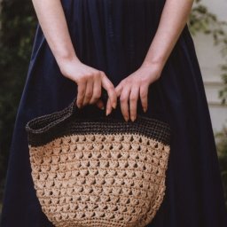 Компактная сумка, связанная крючком