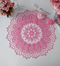 Нежная ажурная салфетка