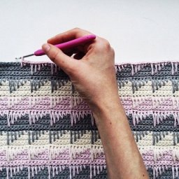 Плед, который завораживает своей геометрией!