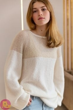 Светлый свитер из &Alpha;lрinа MEGH&Alpha;N