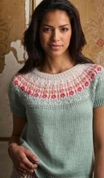 Кофточка футболка топ Hollyhock от Caroline Birkett с круглой жаккардовой кокеткой спицами