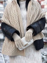 Шарф/палантин спицами арановым узором