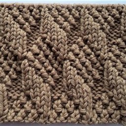 Интересный узор спицами