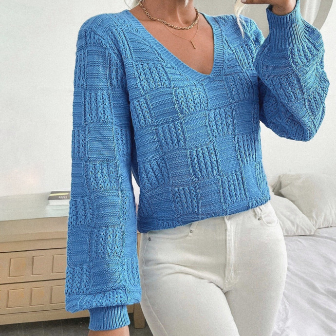 Голубой пуловер с квадратами