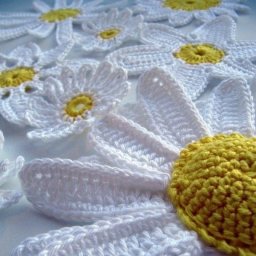 Вяжем солнечную ромашку (и другие цветы) крючком