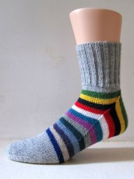 Вяжем яркие носки