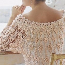 Красивая кофточка, связанная крючком