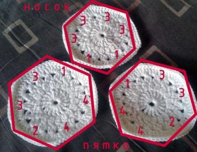 Белые сапожки из мотивов крючком Белые сапожки из мотивов крючком