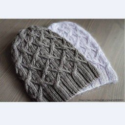 Демисезонная шапка спицами