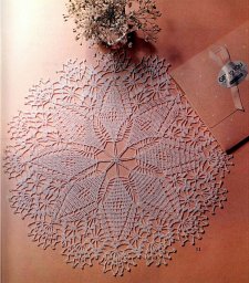 Вязаная крючком ажурная салфетка