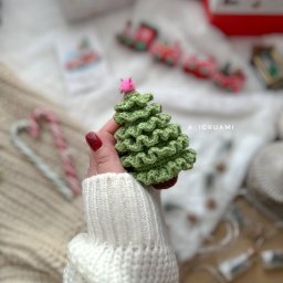 Вяжем очовательную елочку крючком