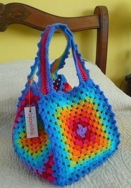 Разноцветная сумочка крючком